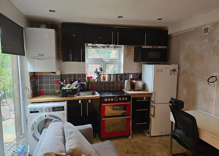 Room In Guest Room - Ground Floor Two Bedroom Flat