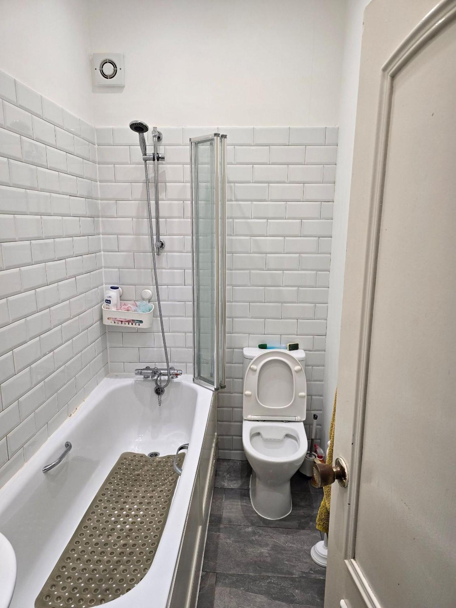 In Guest - Ground Floor Two Bedroom Flat Londra